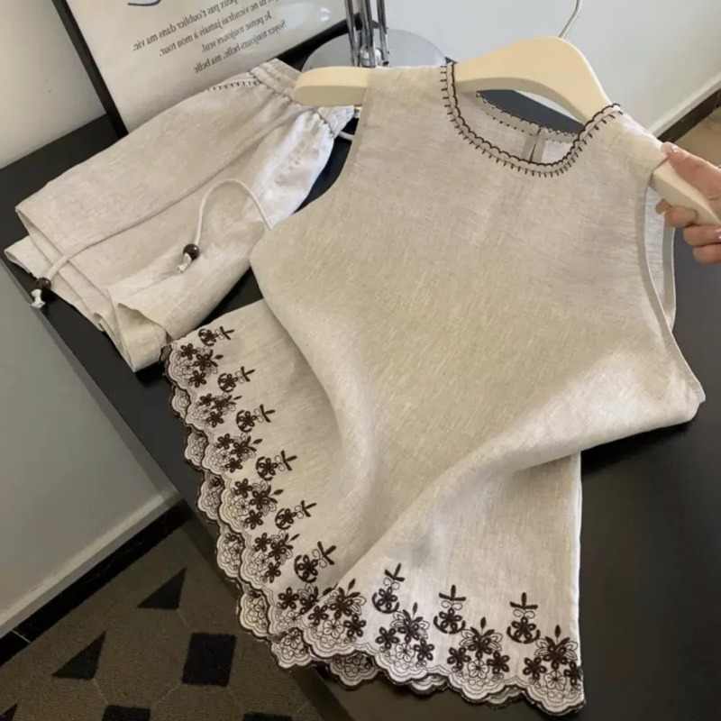 Embroidery Vest - Simple Old Money Style Cotton and
