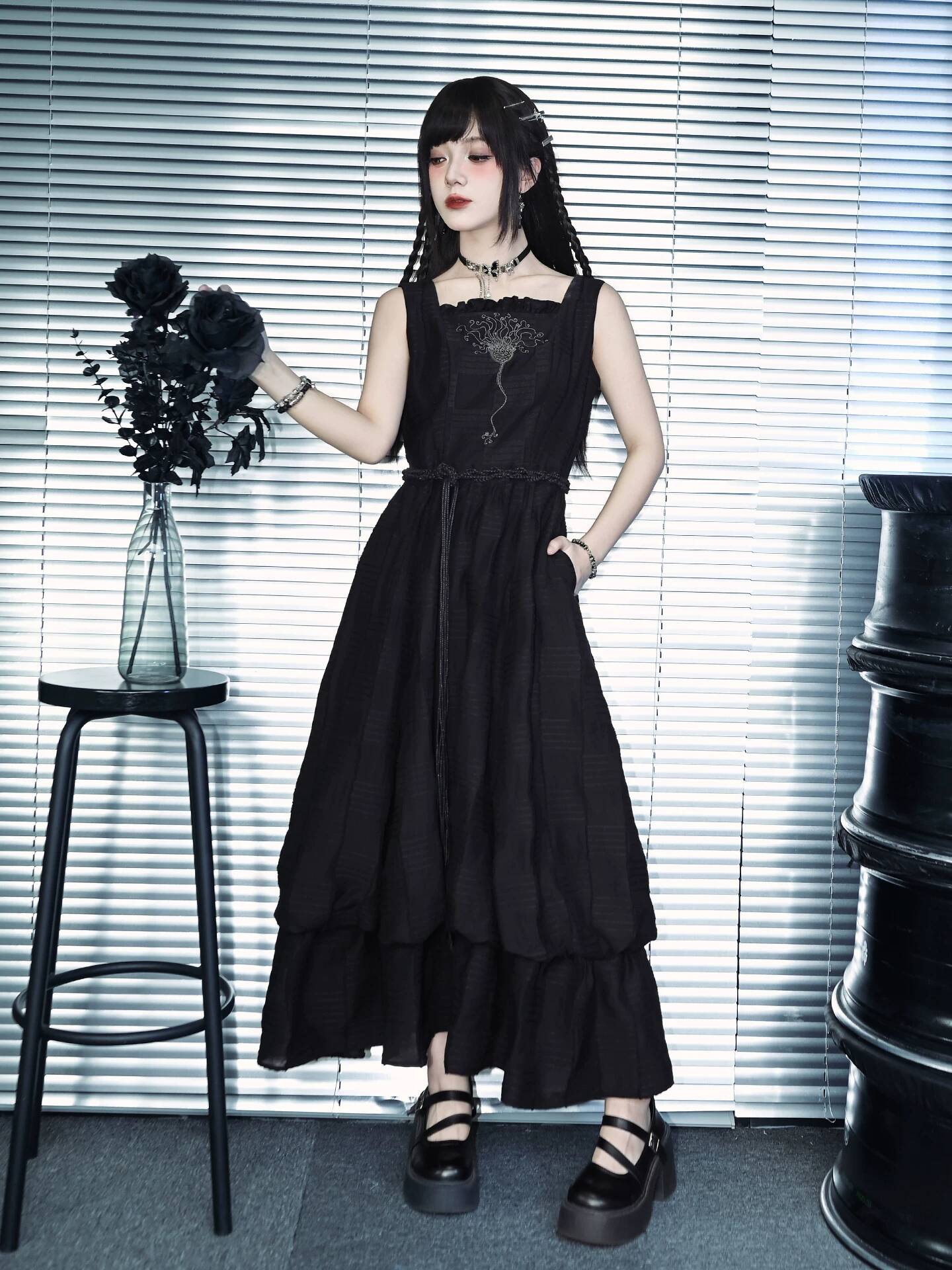 New Crinoid Embroidery Black D - Embroidery Vest 评论和价格